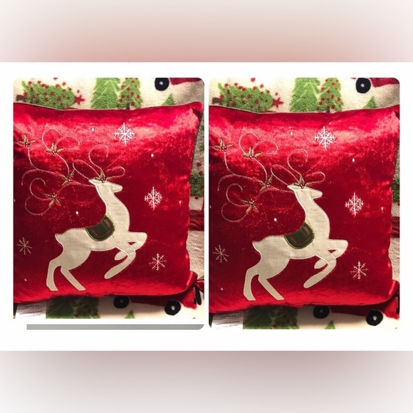 sold out ❌❌❌🆕 2 BeautifulChristmaDeer pillow  Size 20”X20” (51cmX51exclusive - Picture 10 of 14